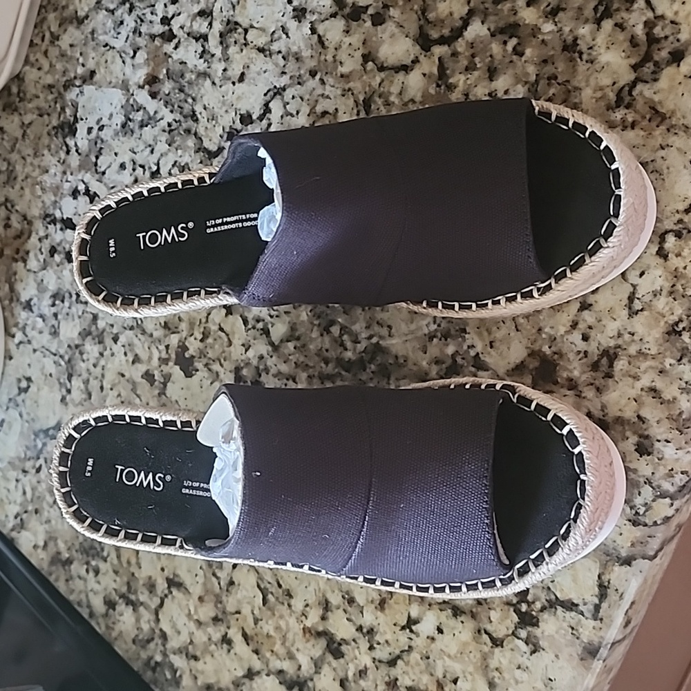 Shoes - Picture 5 of 6